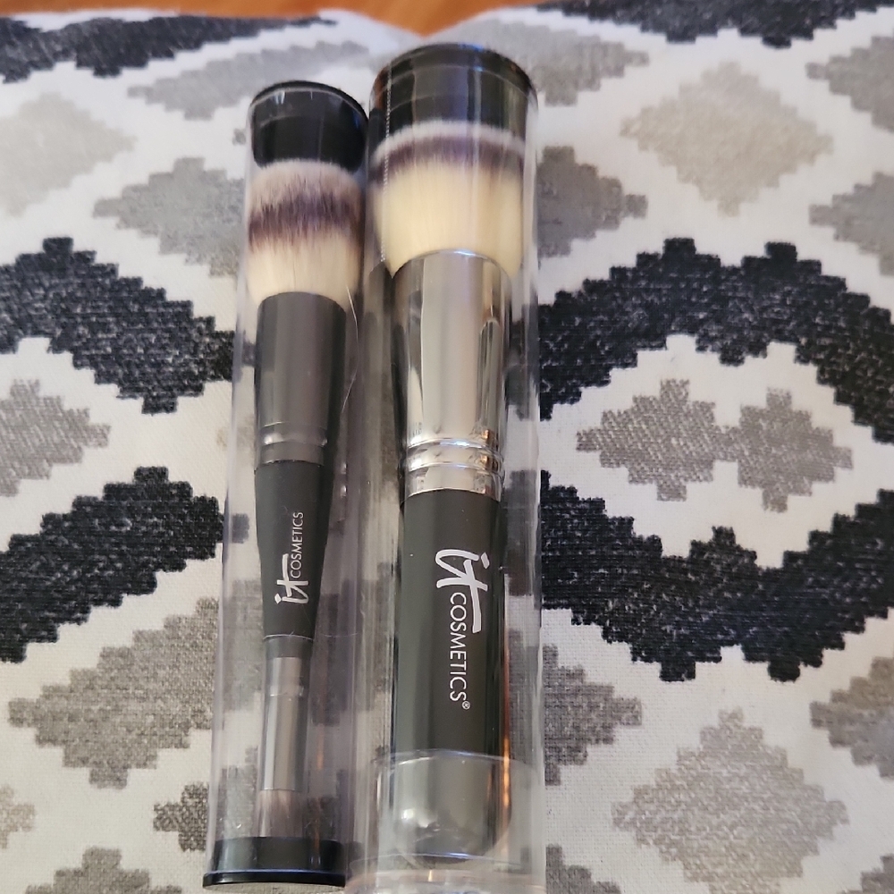 IT Cosmetics Dual Brush Set with Black Handle